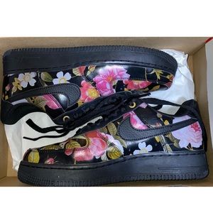 Nike - womens black Air Force 1 in floral print